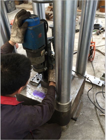 Máquina vertical de la prensa de enladrillar del hierro (PLC automático)