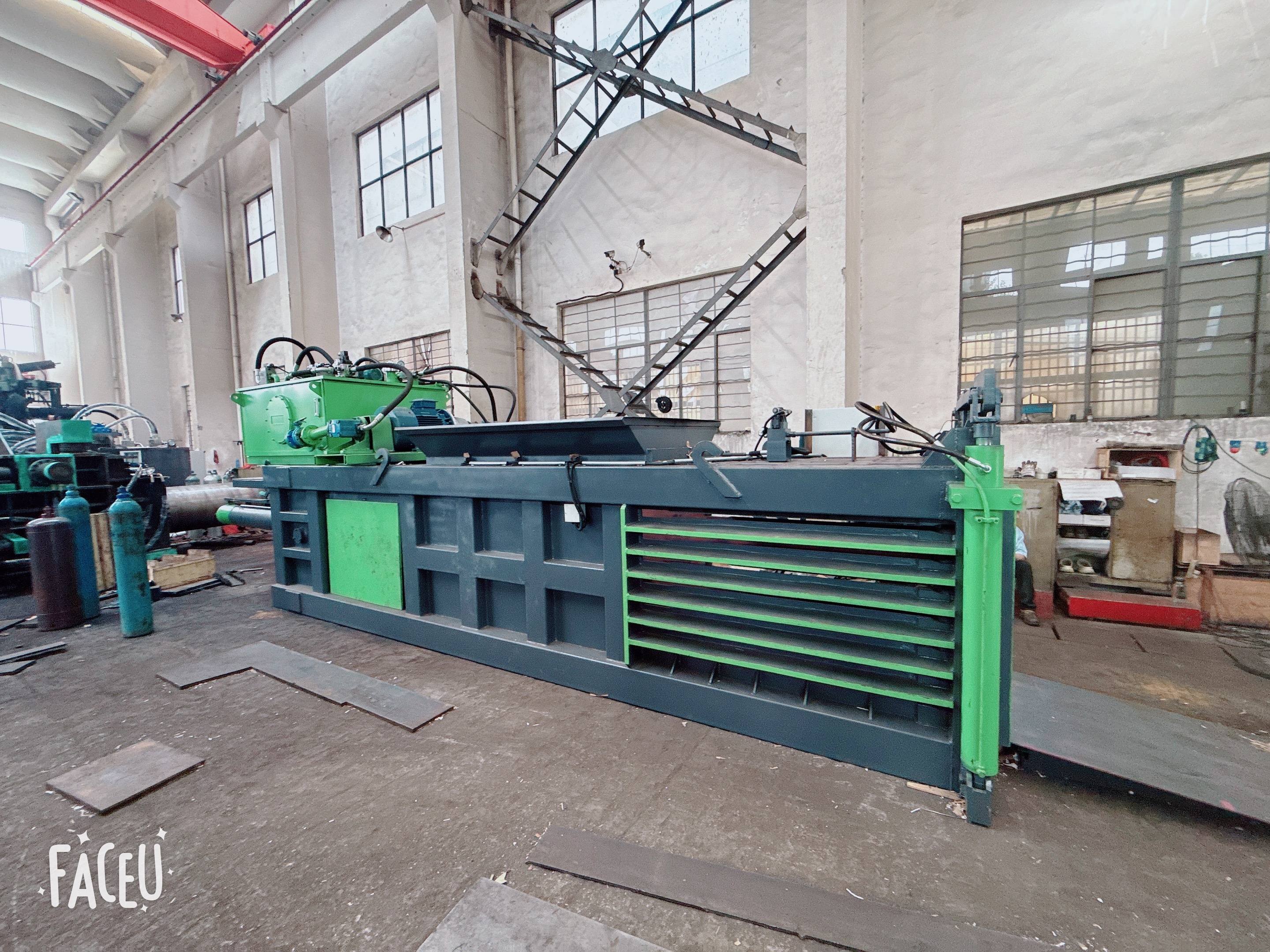 Últimos blogs de la empresa sobre Cómo elegir una empacadora para materiales mixtos: estrategias de empaquetado para envases de plástico ligero y OCC