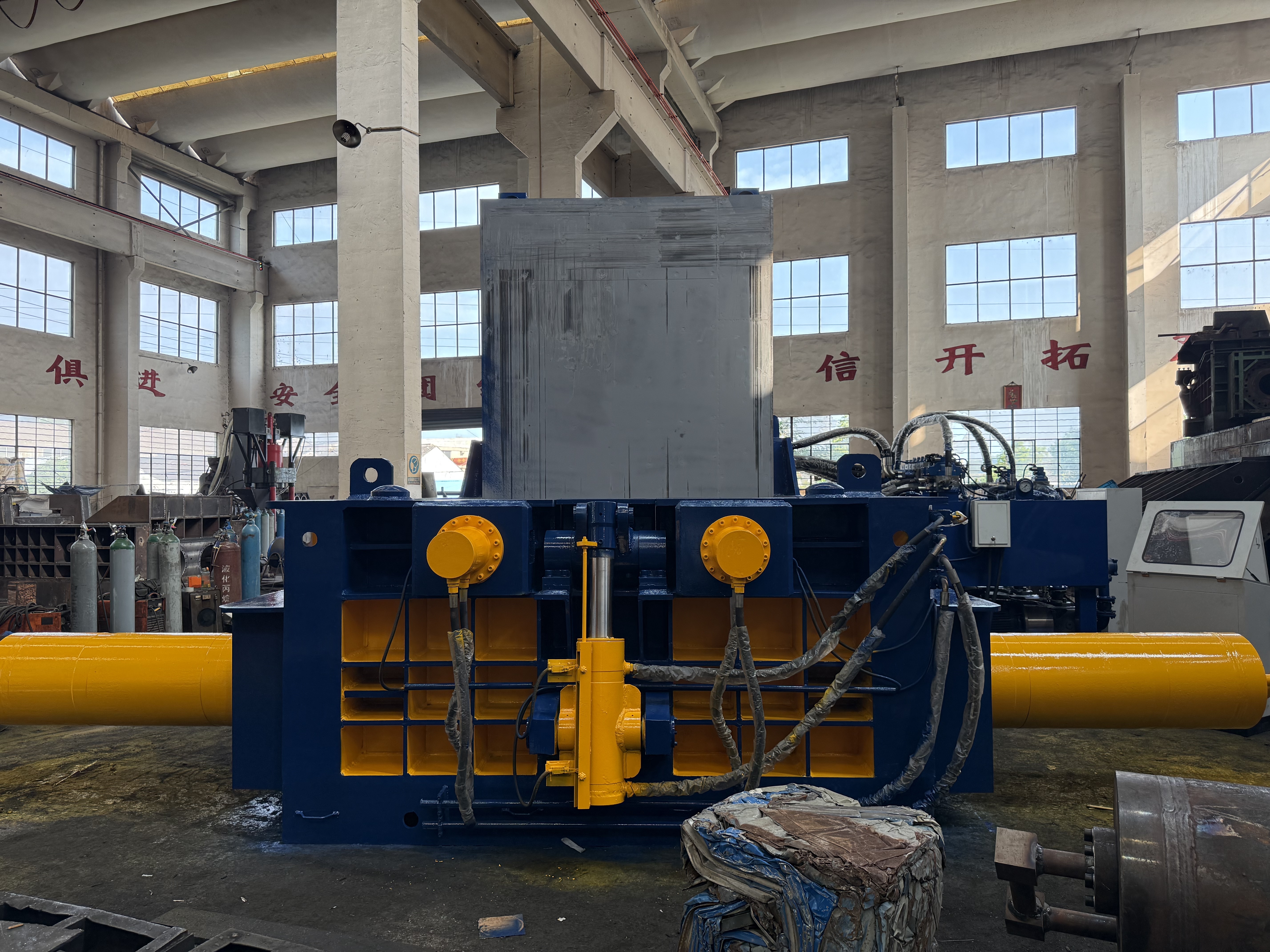 Últimos blogs de la empresa sobre La planta de reciclaje de India mejora la producción con dos balerías hidráulicas de metal Y81-315