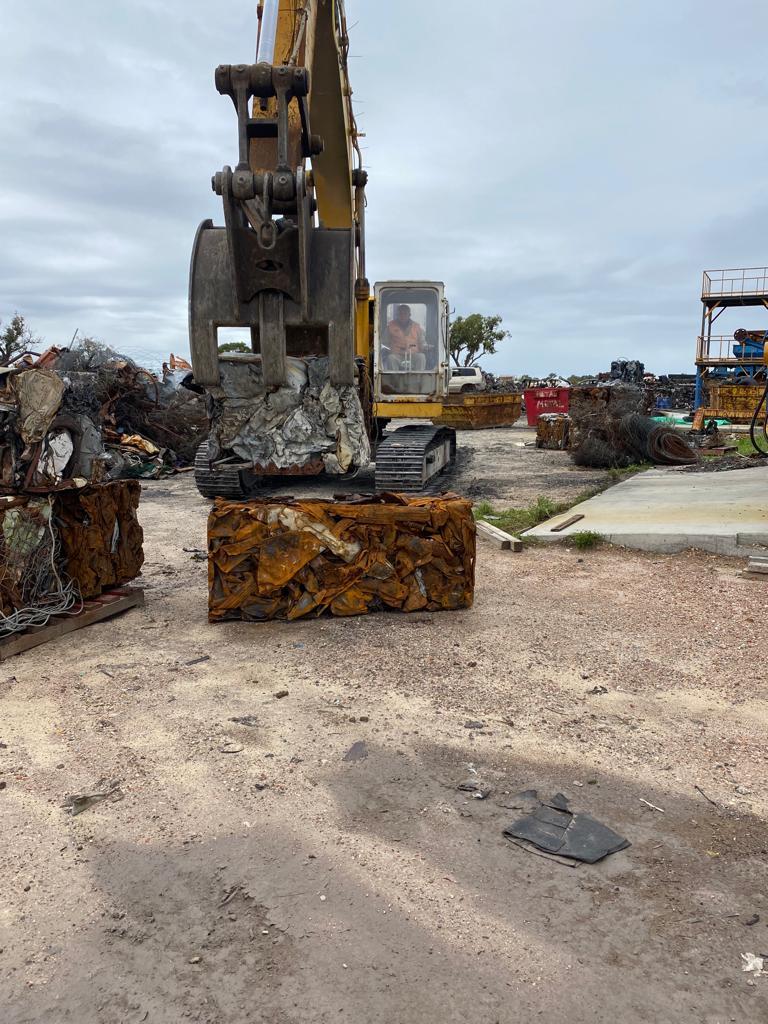 Últimos blogs de la empresa sobre How to Select Bale Size for Easier Scrap Storage, Loading and Furnace Charging