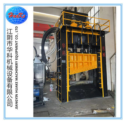 Comprar Cortador de chatarra hidráulico de empuje trasero con longitud de corte ajustable y fuerza de corte de 655 toneladas mediante control PLC online manufacture